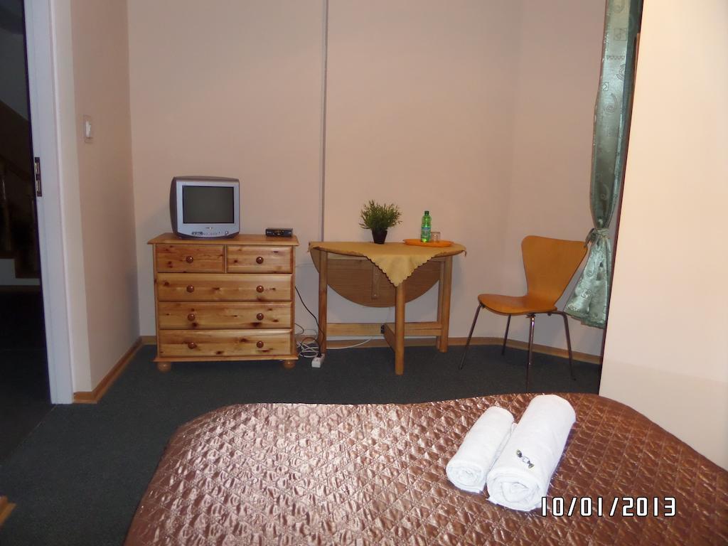 Willa Karis Warsaw Room photo
